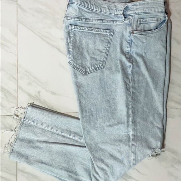 Old Navy Ripped Boyfriend Light-Wash Jeans Pants - Picture 2 of 9